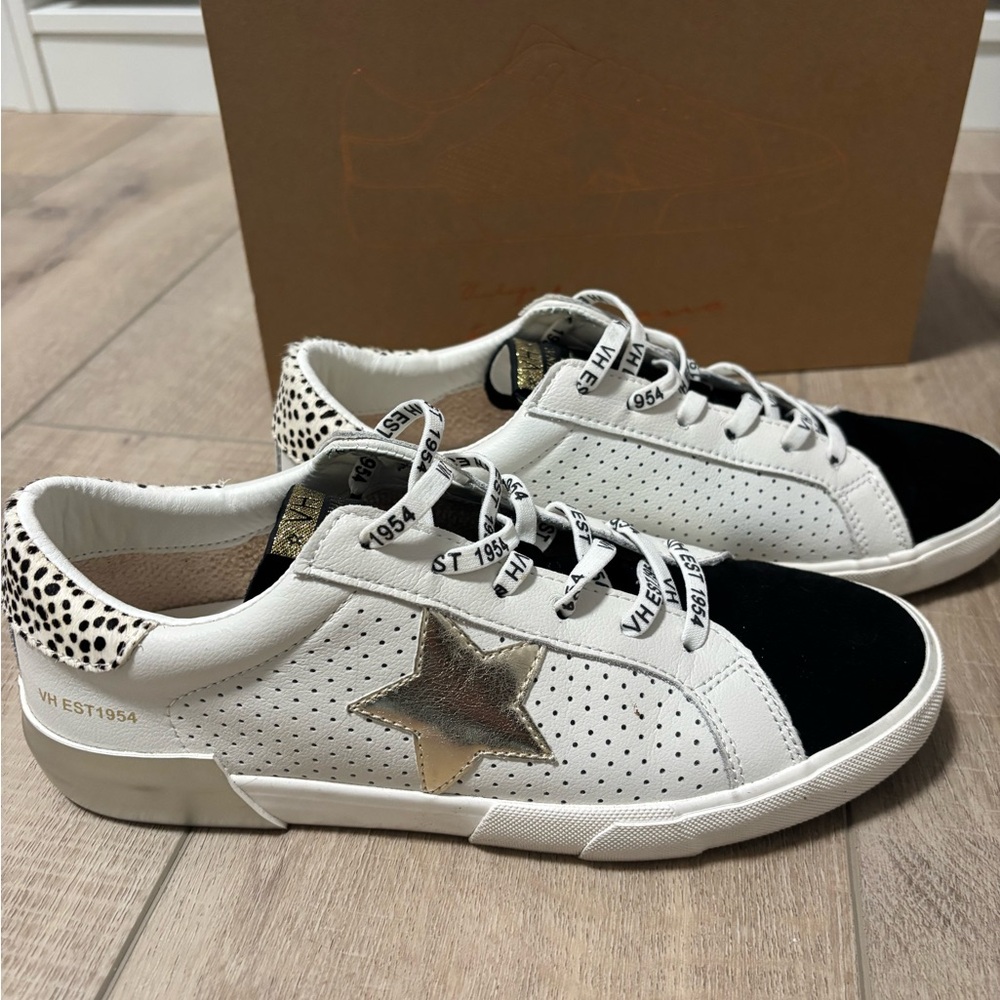 Vintage Havana White and Black Sneakers with Star Design